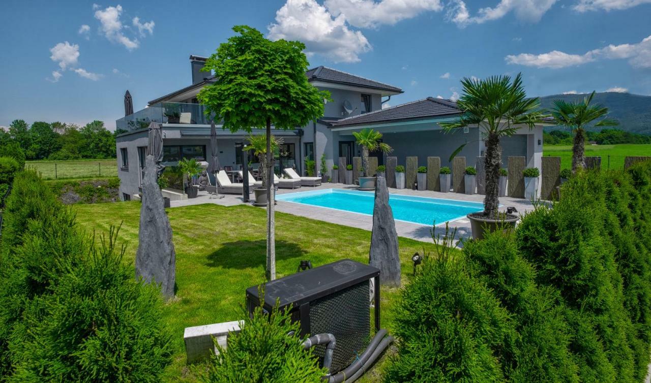 Luxurioese Penthaus Wohnung Аниф Екстериор снимка
